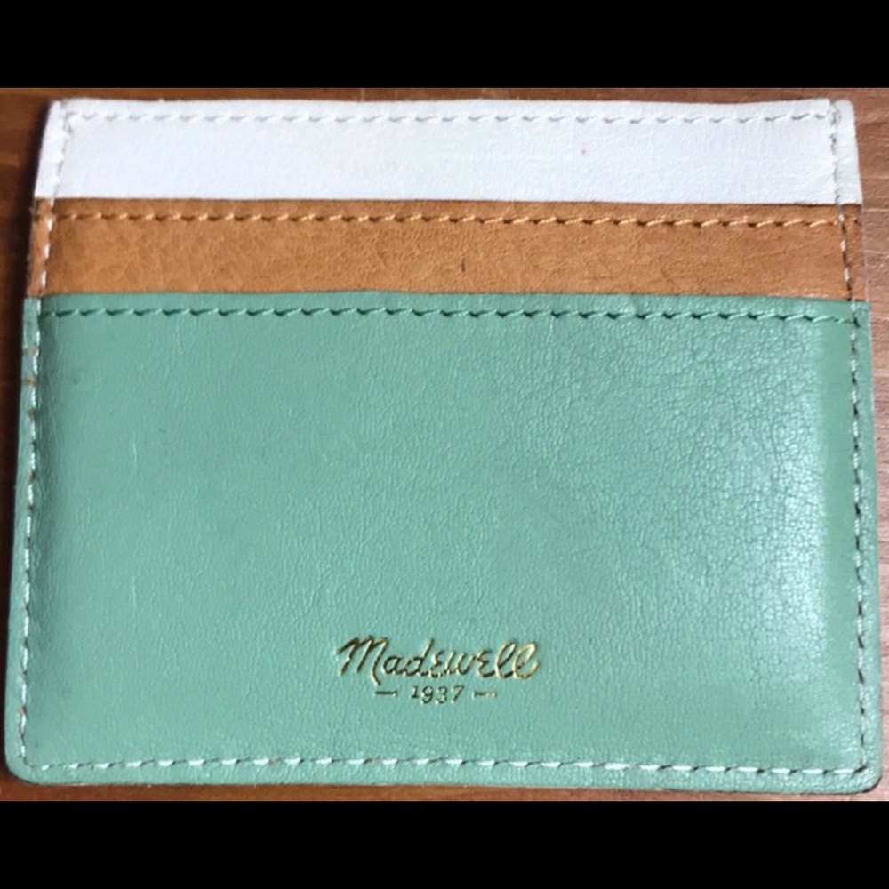 L👀king for: leather card holder